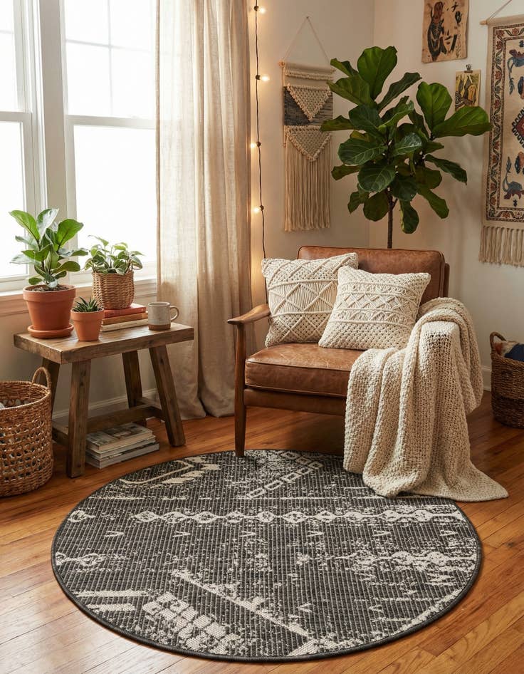 Detail image of 3' x 3'  Washable Bohemian Indoor / Outdoor Round Rug