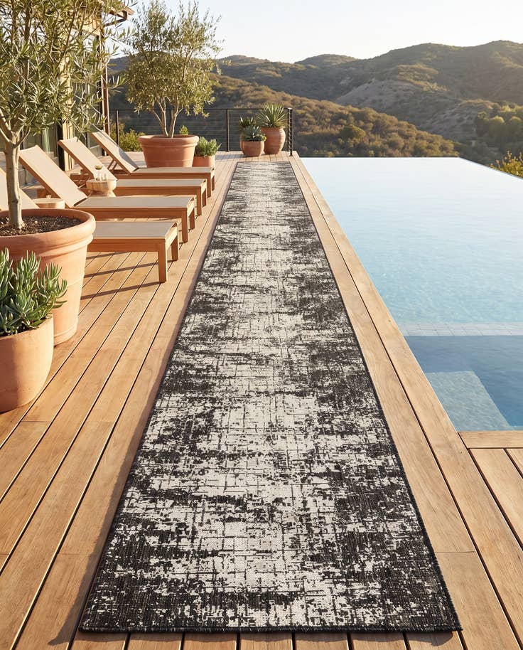 Detail image of 2' 7 x 12' Easy-Clean Modern Indoor / Outdoor Runner Rug