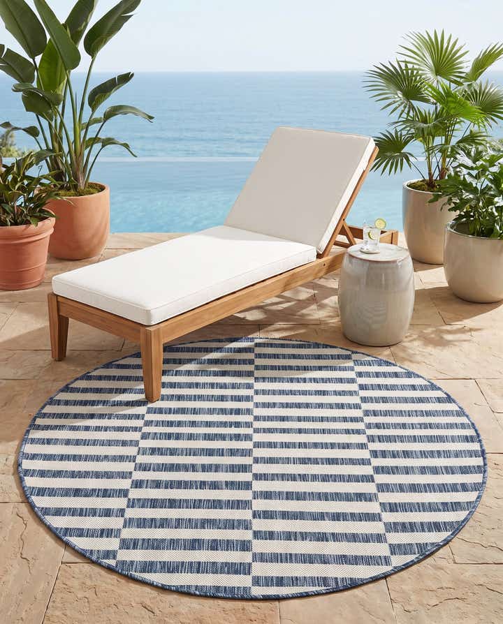 4' x 4' Easy-Clean Ribbon Indoor / Outdoor Round Rug