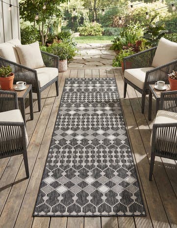 2' 7 x 10' Easy-Clean Lattice Indoor / Outdoor Runner Rug