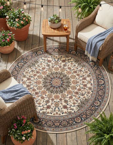 7' 10 x 7' 10 Easy-Clean Traditional Indoor / Outdoor Round Rug
