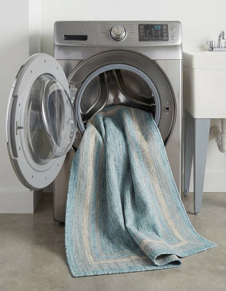 Detail image of  4' x 6'  Washable Border Indoor / Outdoor Rug