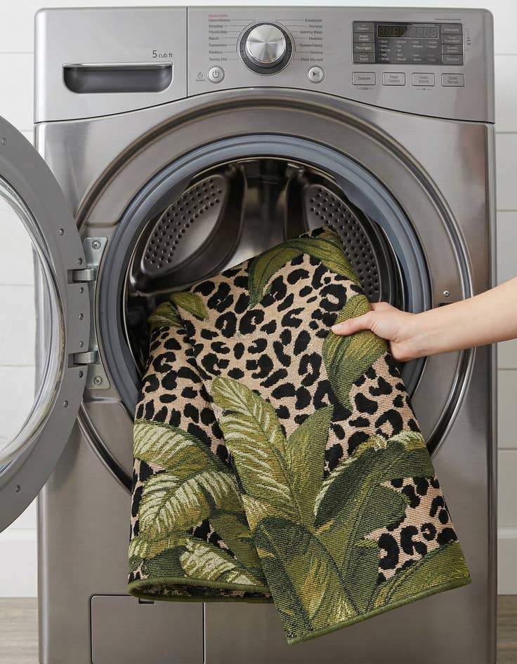 Detail image of 3' 3 x 5' 3  Washable Botanical Indoor / Outdoor Rug