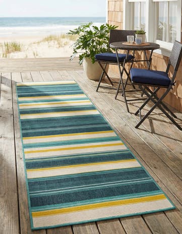 2' 7 x 10' Easy-Clean Border Indoor / Outdoor Runner Rug