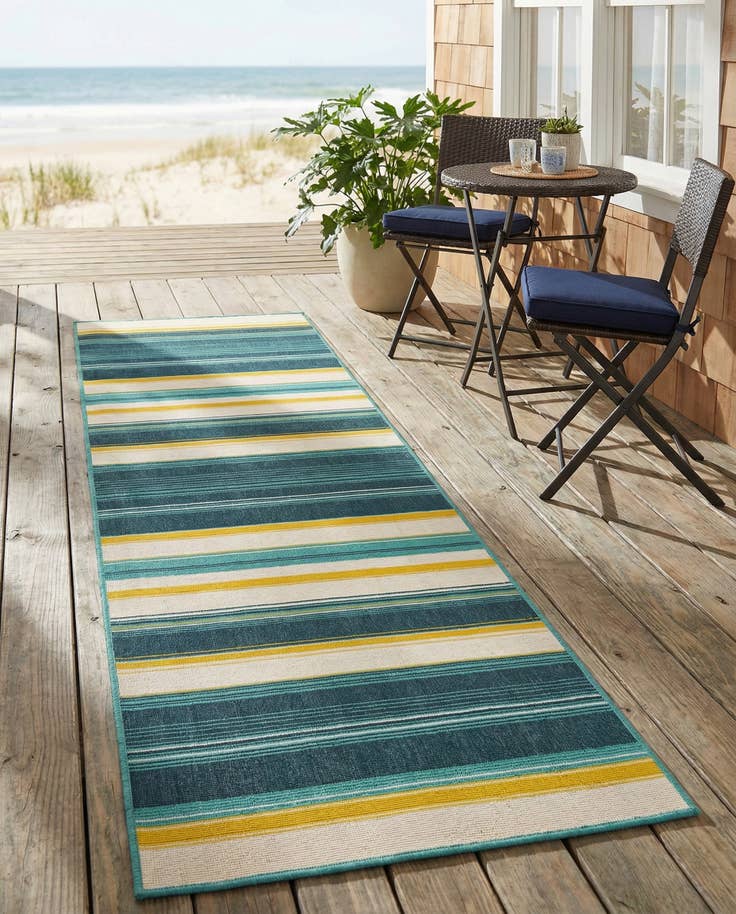 Detail image of 2' 7 x 10' Easy-Clean Border Indoor / Outdoor Runner Rug