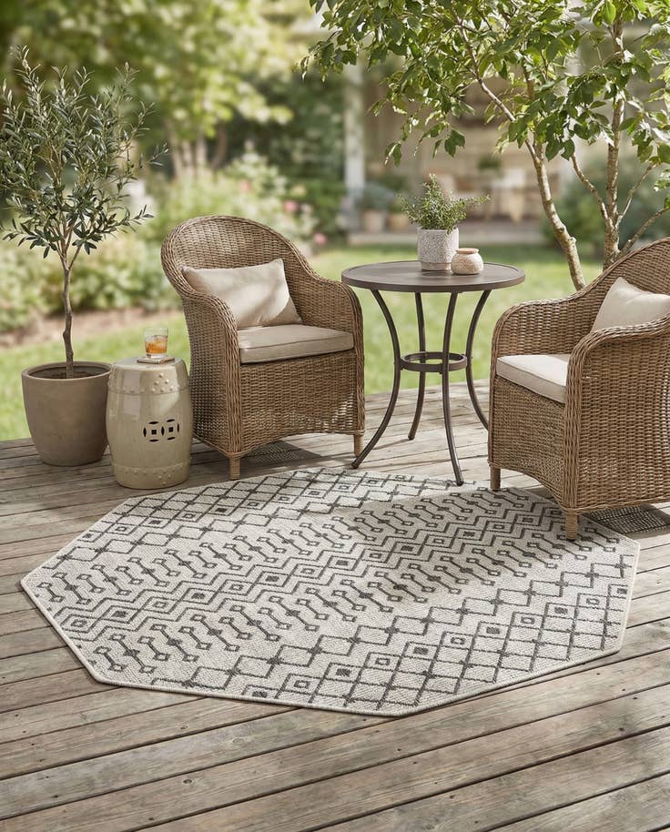 Detail image of 5' 3 x 5' 3 Easy-Clean Lattice Indoor / Outdoor Octagon Rug
