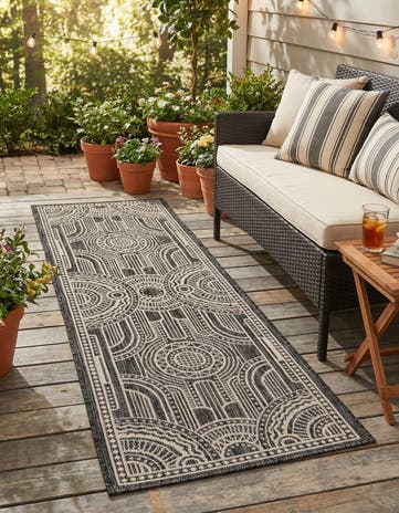 2' x 6' 1 Easy-Clean Traditional Indoor / Outdoor Runner Rug