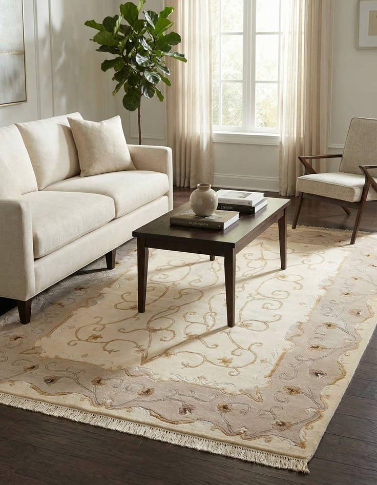 Detail image of 4' 2 x 5' 11  Hand Knotted Darya Rug