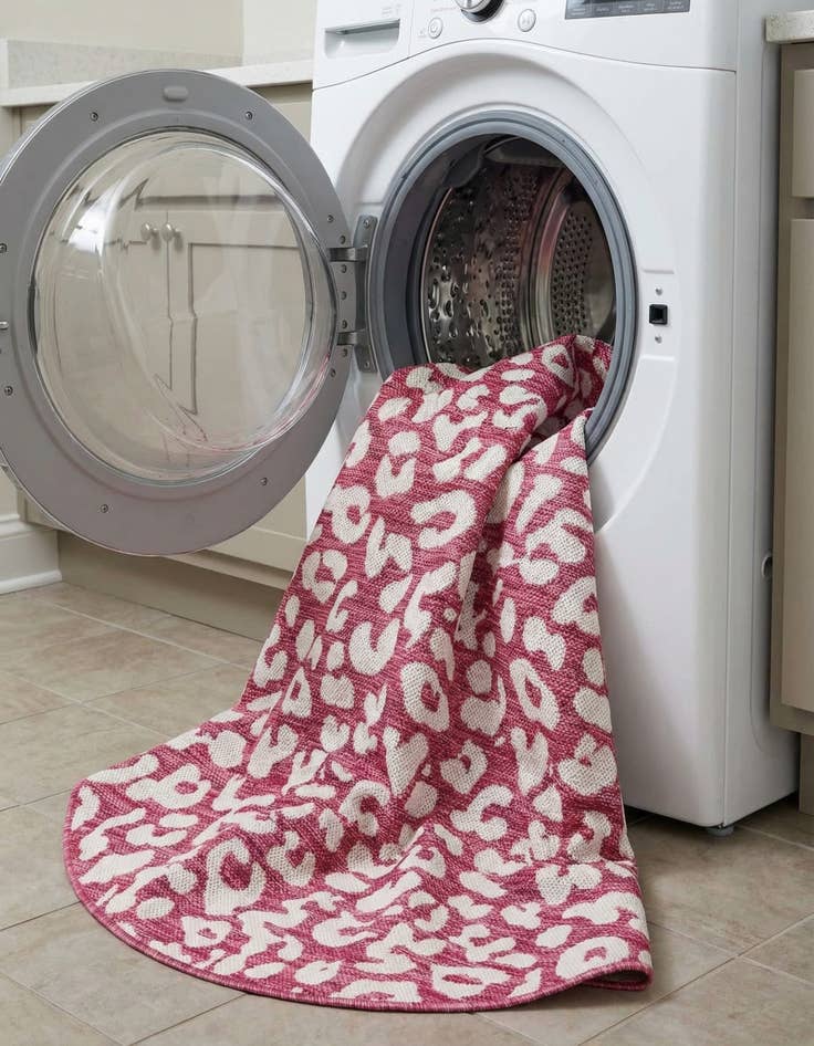 Detail image of 4' x 4'  Washable Safari Indoor / Outdoor Round Rug