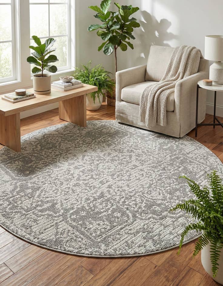 Detail image of 5' 3 x 5' 3  Washable Traditional Indoor / Outdoor Round Rug