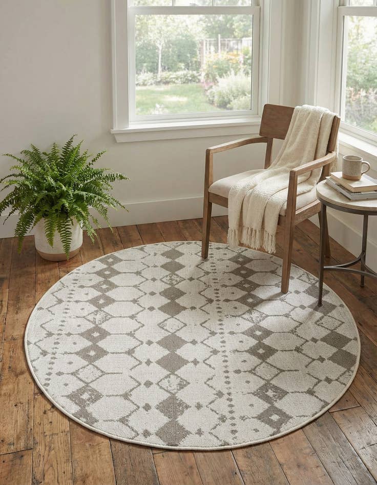 Detail image of 4' x 4'  Washable Trellis Indoor / Outdoor Round Rug