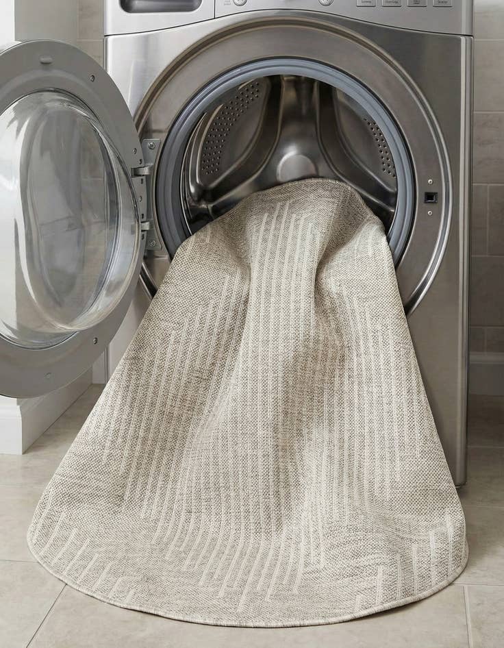 Detail image of 4' x 4'  Washable Modern Indoor / Outdoor Round Rug