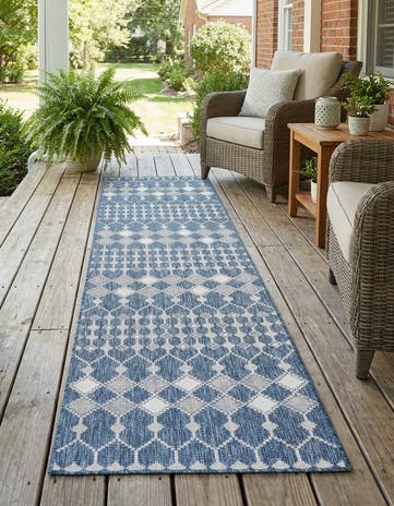 2' 7 x 10' Easy-Clean Trellis Indoor / Outdoor Runner Rug