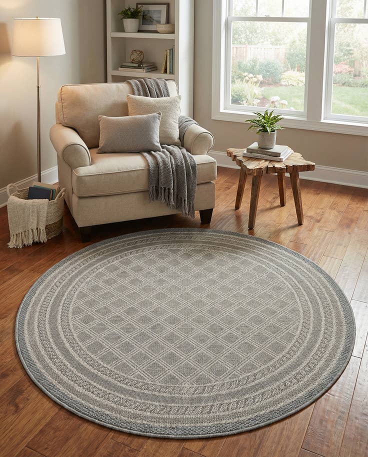 Detail image of 5' 1 x 5' 1 Easy-Clean Trellis Indoor / Outdoor Round Rug