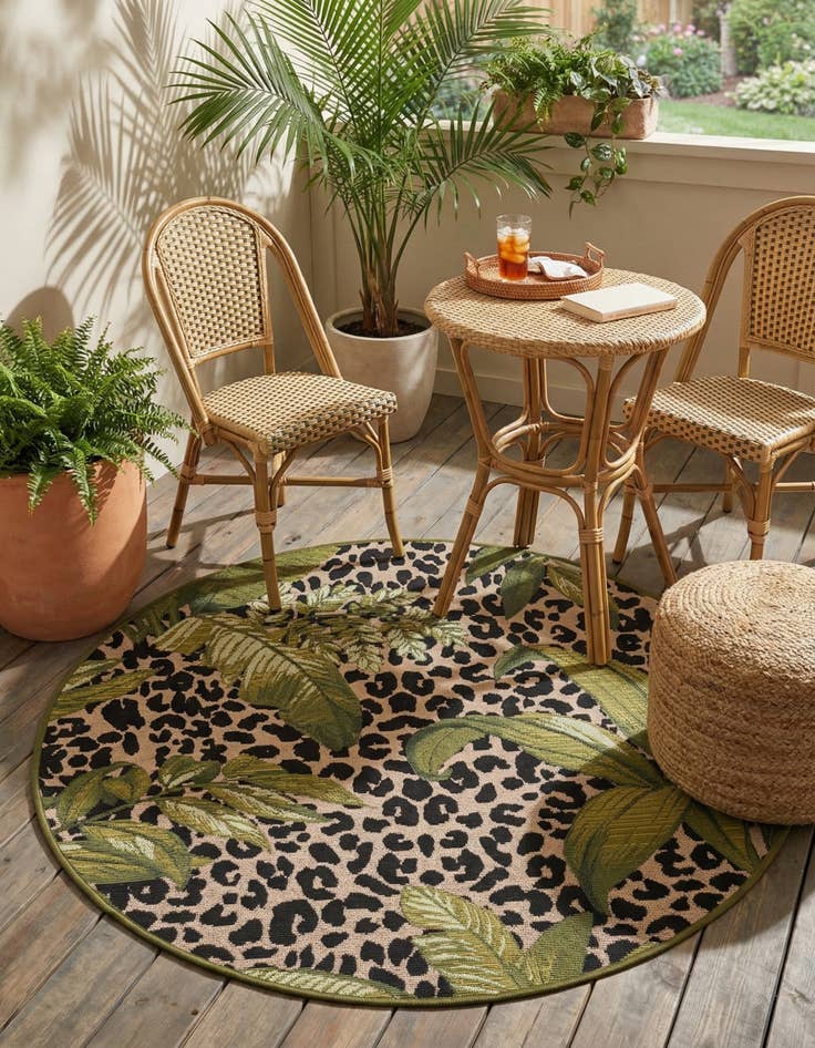 Detail image of 3' x 3'  Washable Botanical Indoor / Outdoor Round Rug