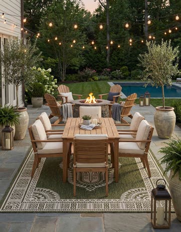 10' x 14' Easy-Clean Traditional Indoor / Outdoor Rug