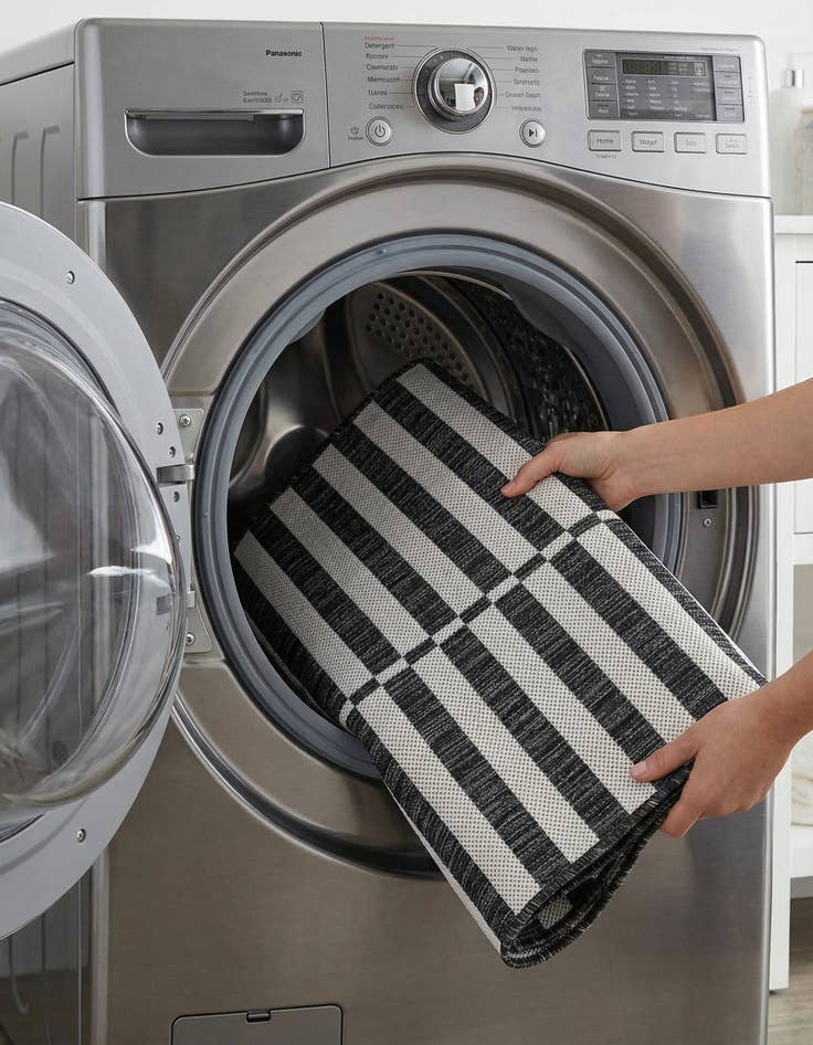 Detail image of 2' x 3'  Washable Striped Indoor / Outdoor Rug