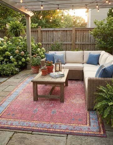 9' x 12' Easy-Clean Traditional Indoor / Outdoor Rug