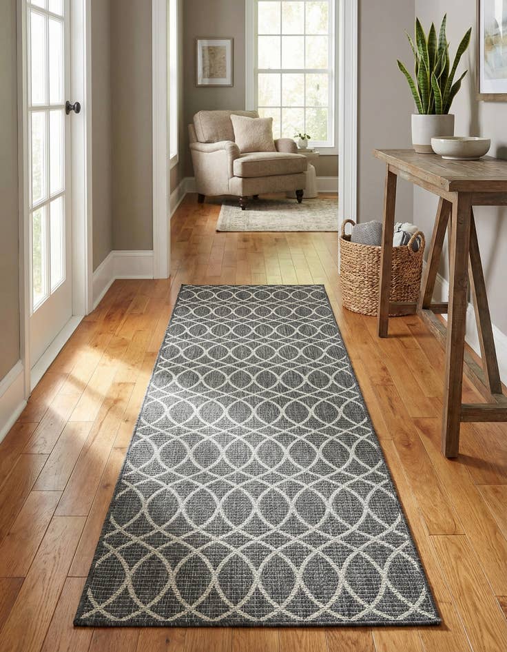Detail image of 2' 7 x 10' Easy-Clean Lattice Indoor / Outdoor Runner Rug