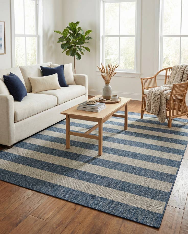 Detail image of 7' x 10' Easy-Clean Ribbon Indoor / Outdoor Rug