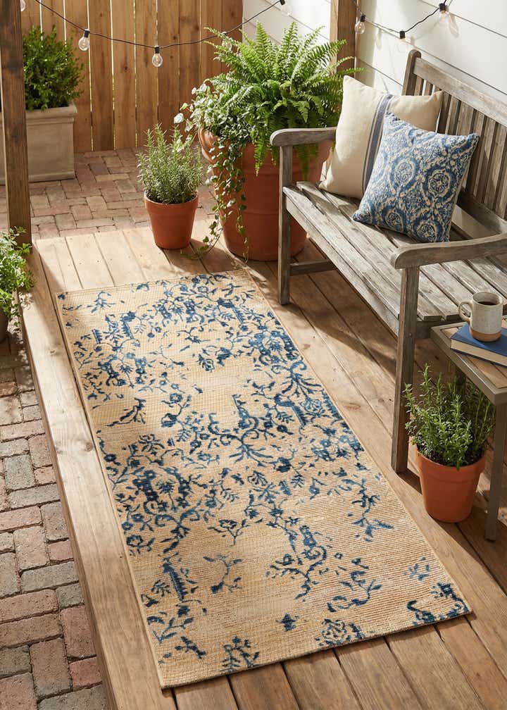 2' 7 x 5' 3 Easy-Clean Botanical Indoor / Outdoor Runner Rug