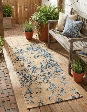 2' 7 x 5' 3 Easy-Clean Botanical Indoor / Outdoor Runner Rug