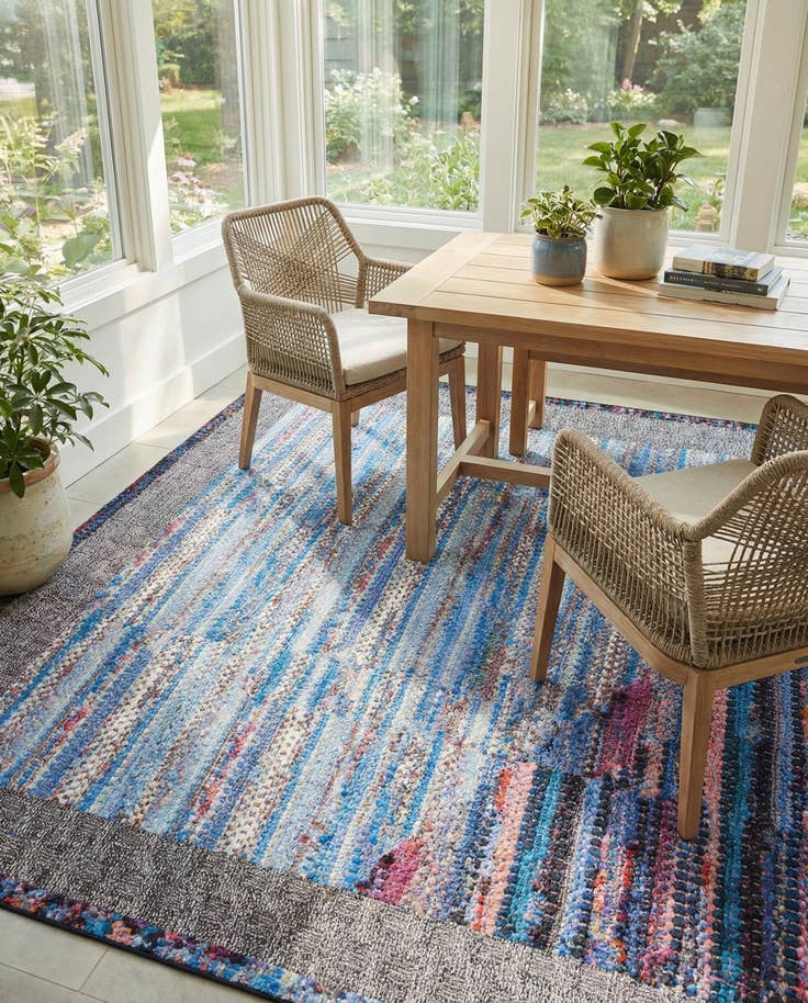 Detail image of 9' x 12' Easy-Clean Modern Indoor / Outdoor Rug