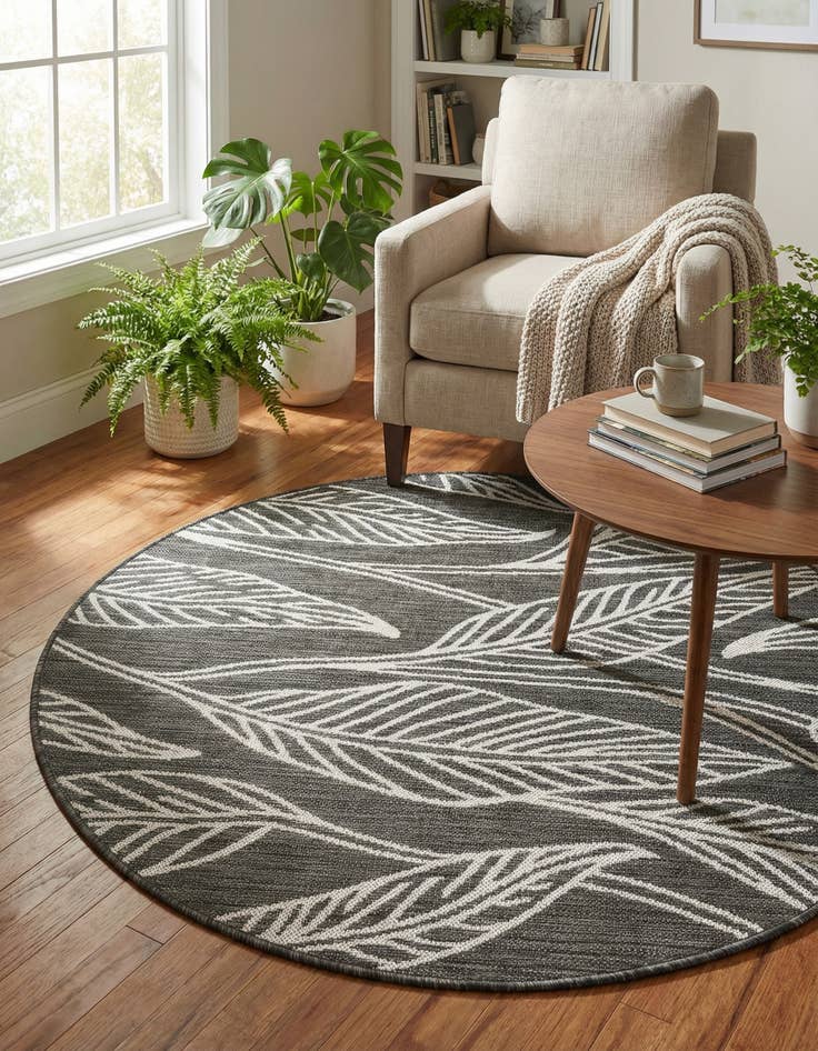 Detail image of 4' x 4'  Washable Botanical Indoor / Outdoor Round Rug