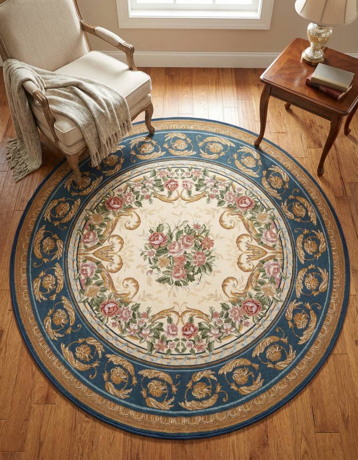 Detail image of 5' x 5'  Washable Traditional Indoor / Outdoor Round Rug