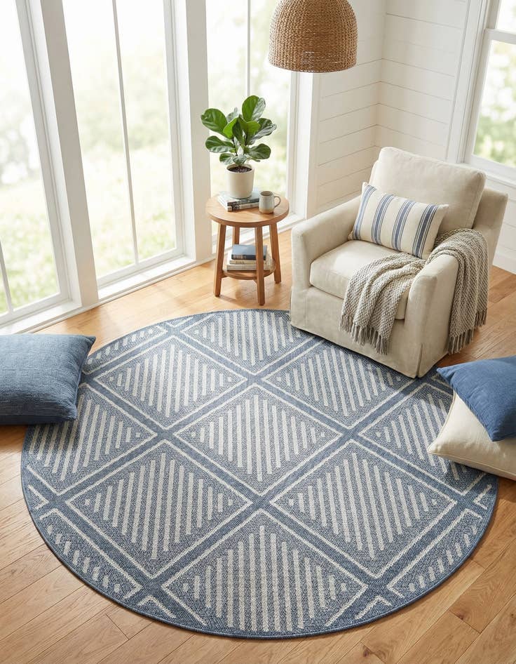 Detail image of 7' 10 x 7' 10  Washable Trellis Indoor / Outdoor Round Rug