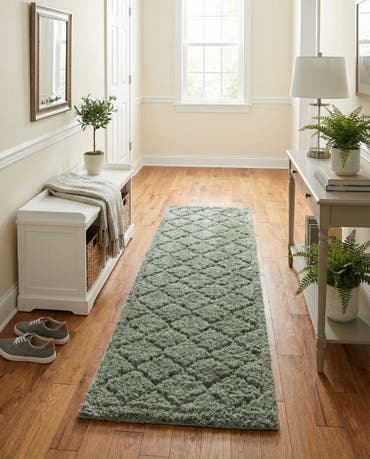  2' 7 x 10' Lattice Shag Runner Rug