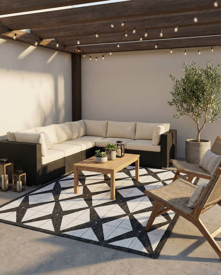 Detail image of 7' x 10' Easy-Clean Modern Indoor / Outdoor Rug