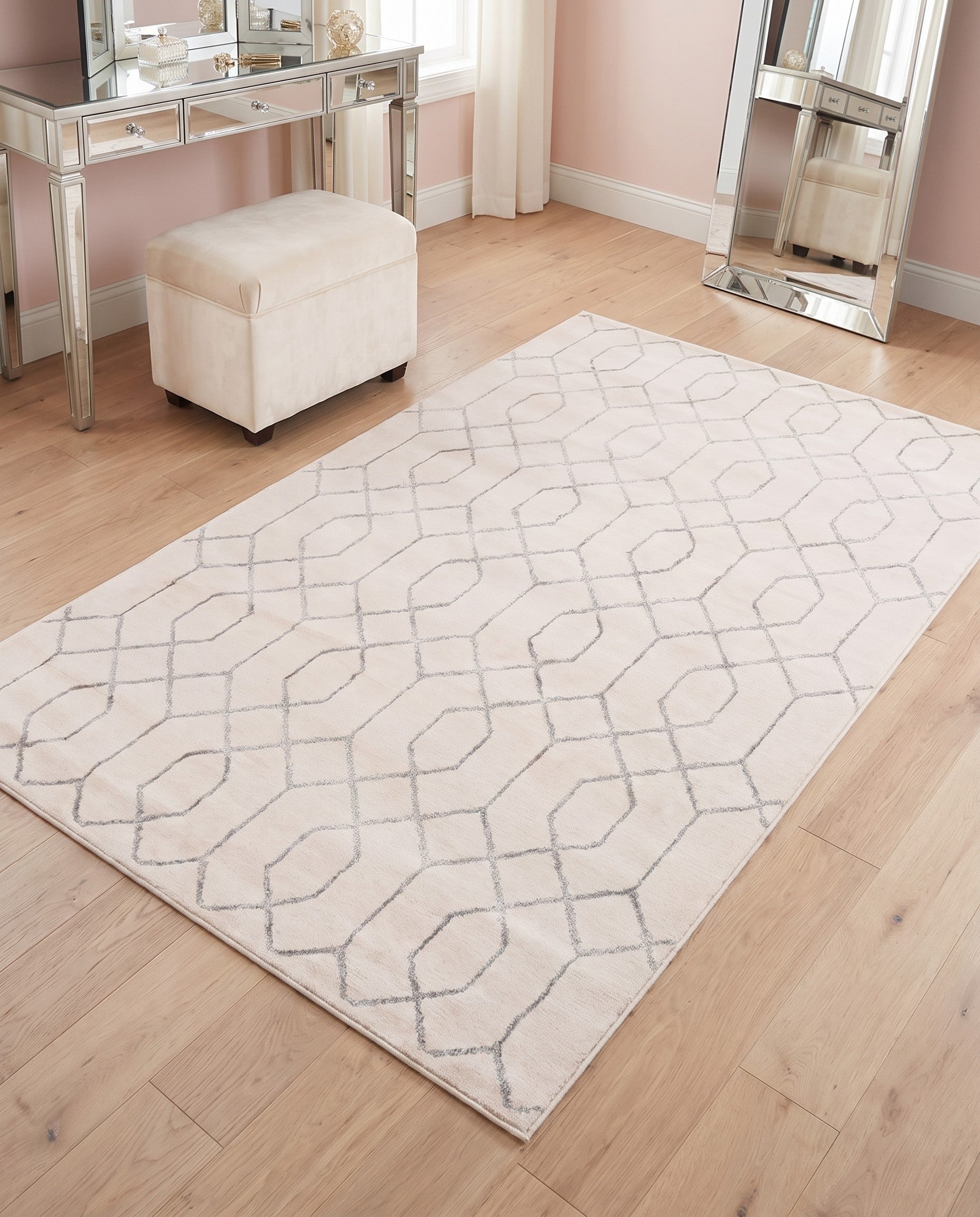 4' x 6' Marilyn Monroe™ Glam Trellis Rug