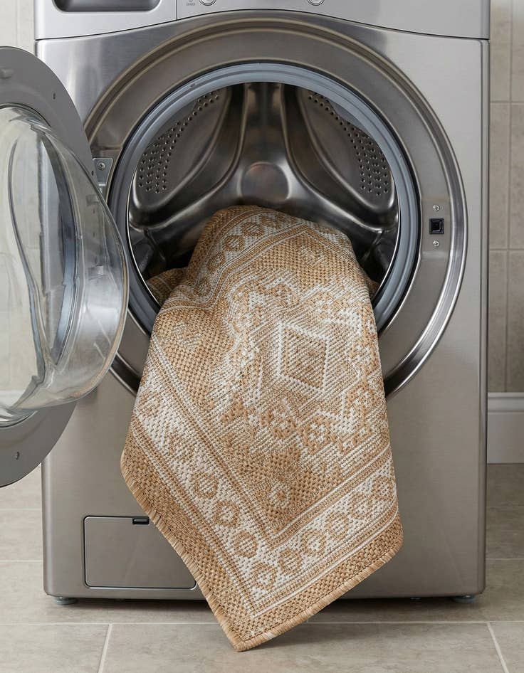 Detail image of 1' 4 x 1' 4  Washable Aztec Indoor / Outdoor Sample Rug