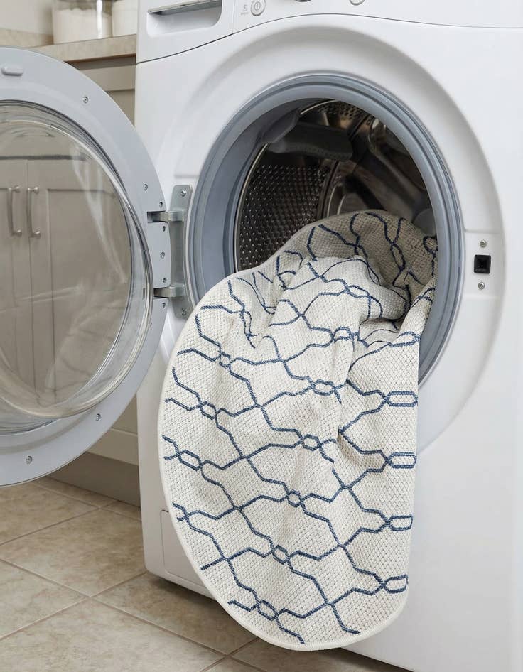 Detail image of 4' x 4'  Washable Trellis Indoor / Outdoor Round Rug