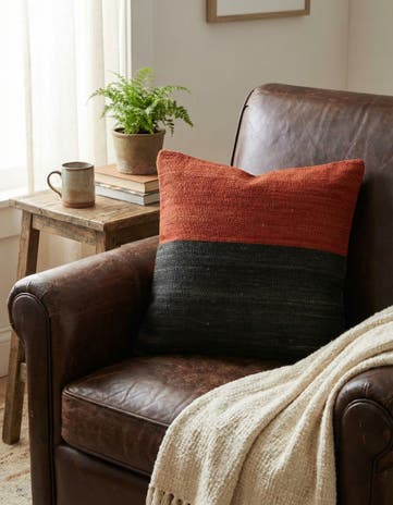 1' 6 x 1' 7 Hand Woven Pillow Wool Square Rug