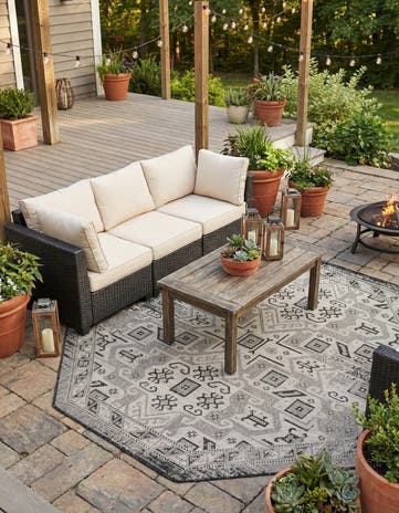 7' 10 x 7' 10 Easy-Clean Aztec Indoor / Outdoor Octagon Rug
