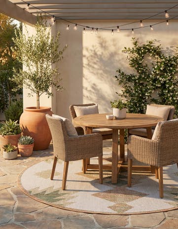7' 10 x 7' 10 Easy-Clean Baja Indoor / Outdoor Round Rug
