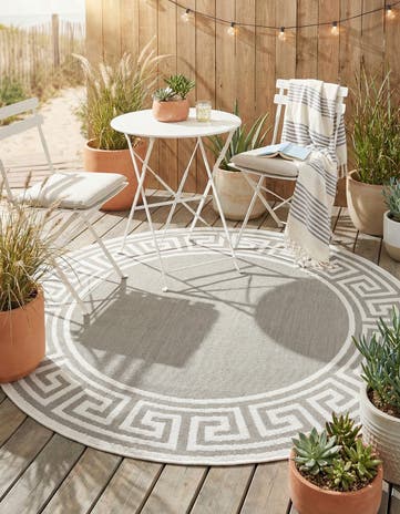 Gray Easy-Clean Coastal Indoor / Outdoor Round Rug