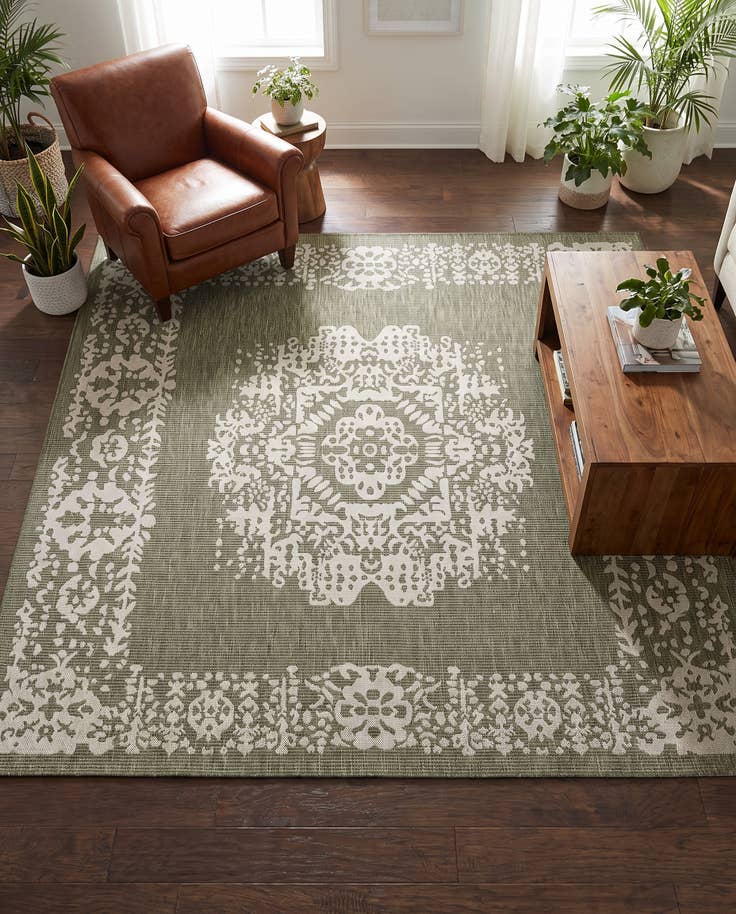 Detail image of 7' 10 x 7' 10 Easy-Clean Traditional Indoor / Outdoor Square Rug