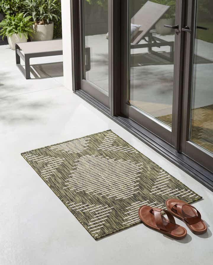 2' x 3' Easy-Clean Modern Indoor / Outdoor Rug