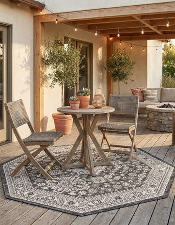 7' 10 x 7' 10 Easy-Clean Aztec Indoor / Outdoor Octagon Rug