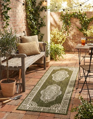 2' x 6' Easy-Clean Traditional Indoor / Outdoor Runner Rug