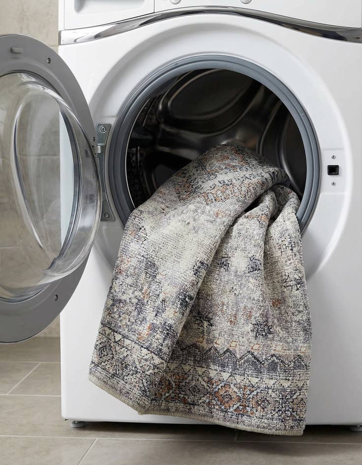 Detail image of  3' 3 x 5' 3 Yara Rug