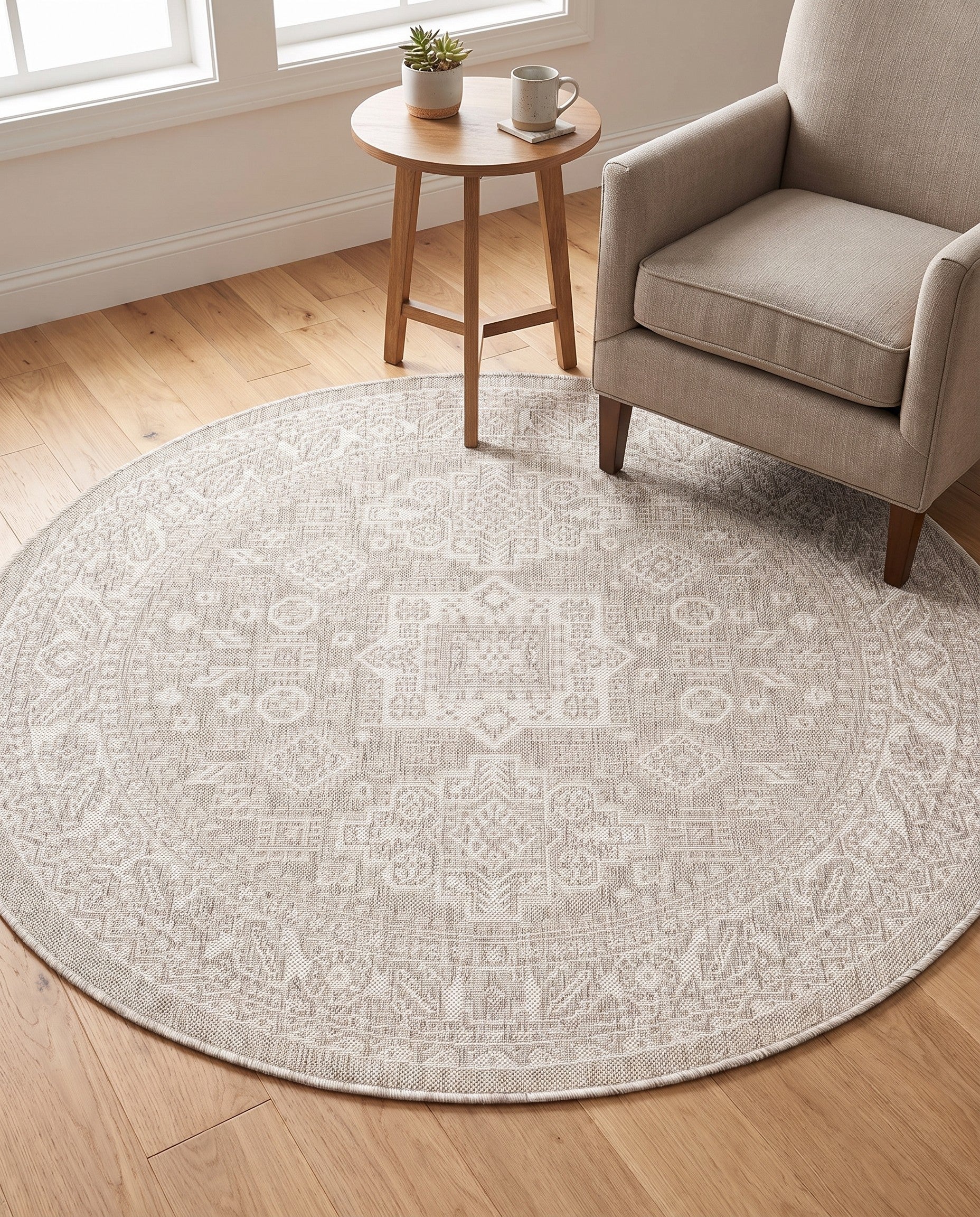 5' 3 x 5' 3 Easy-Clean Aztec Indoor / Outdoor Round Rug