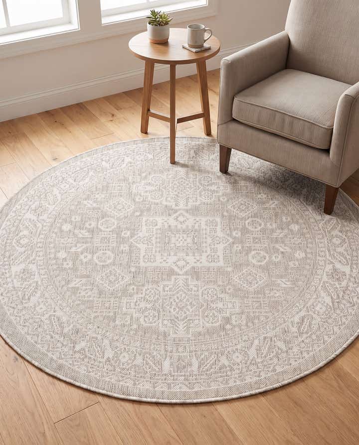 5' 3 x 5' 3 Easy-Clean Aztec Indoor / Outdoor Round Rug
