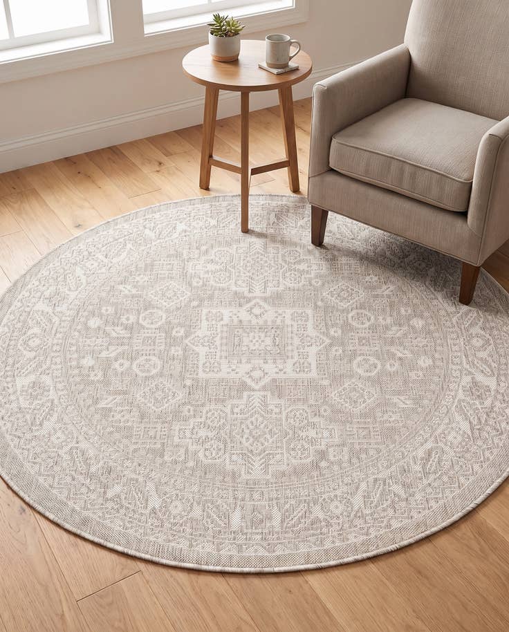 Detail image of 5' 3 x 5' 3 Easy-Clean Aztec Indoor / Outdoor Round Rug
