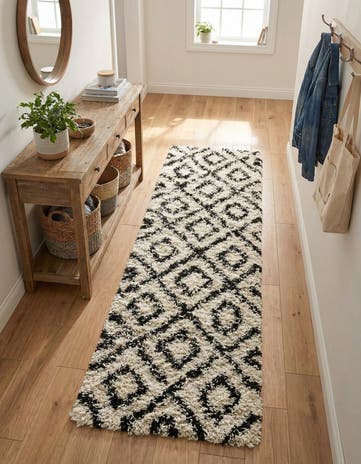 2' x 8' Lattice Shag Runner Rug