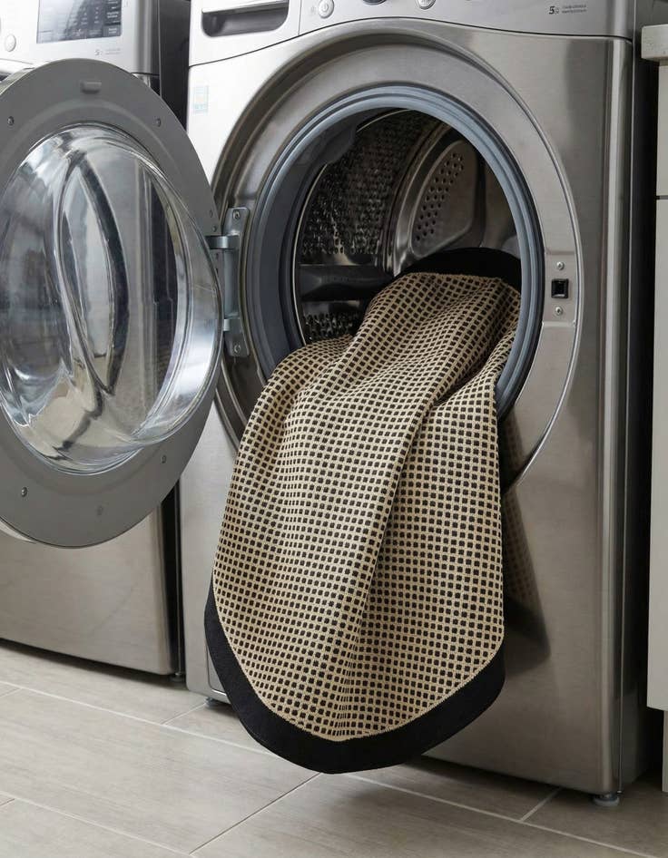 Detail image of 4' x 4'  Washable Border Indoor / Outdoor Round Rug