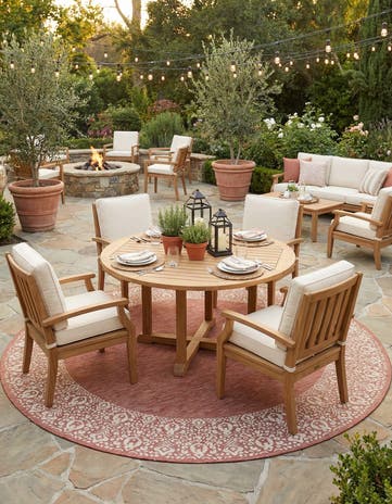 10' 8 x 10' 8 Easy-Clean Border Indoor / Outdoor Round Rug